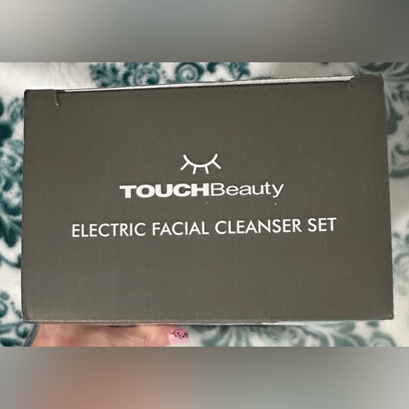 2/$25 TOUCH BEAUTY FACIAL CLEANSING BRUSH ELECTRIC - BRAND NEW IN THE BOX! - Picture 6 of 13